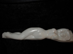 Marmer liggend naakt 1.jpg